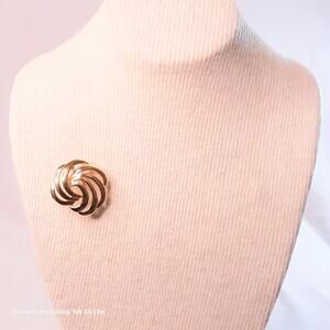 Napier Gold Tone Brooch Abstract Swirl Pattern